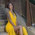 Photo mustard dress
