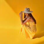 Photo yellow dress